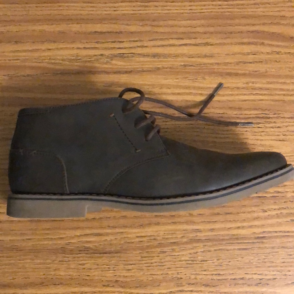 Men’s brown Arizona boots